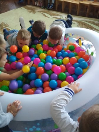 Позитивний вплив ігор із сухим басейном на розвиток дітей.