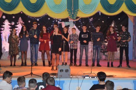 НОВОРІЧНІ СВЯТА ДЛЯ УЧНІВ СЕРЕДНЬОЇ ШКОЛИ