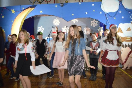 НОВОРІЧНІ СВЯТА ДЛЯ УЧНІВ СЕРЕДНЬОЇ ШКОЛИ