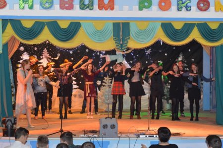 НОВОРІЧНІ СВЯТА ДЛЯ УЧНІВ СЕРЕДНЬОЇ ШКОЛИ