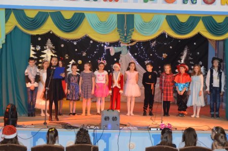 НОВОРІЧНІ СВЯТА ДЛЯ УЧНІВ СЕРЕДНЬОЇ ШКОЛИ